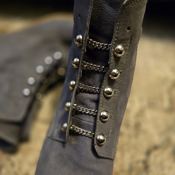 MJUS Art Silver Button Leather Ankle Boots - Picture 4 of 14